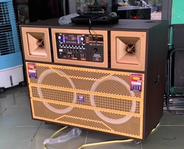 Loa k&eacute;o Jagumax 4 tấc đ&ocirc;i 1200W K-T2700(I) l&agrave; một lựa chọn tuyệt vời cho những ai đang t&igrave;m kiếm một hệ thống &acirc;m thanh đa năng v&agrave; mạnh mẽ. Với c&ocirc;ng suất từ 300-700W, loa n&agrave;y mang đến hiệu suất &acirc;m thanh cao, cho ph&eacute;p bạn tận hưởng &acirc;m nhạc với &acirc;m lượng lớn v&agrave; chất lượng tốt.