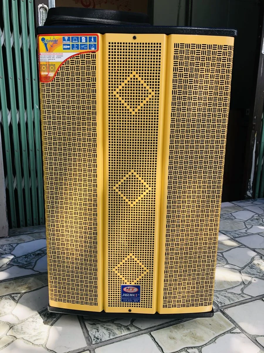 Loa K&eacute;o Jagumax 4 Tấc K-T519 l&agrave; một sản phẩm &acirc;m thanh di động mạnh mẽ v&agrave; đa năng, mang lại trải nghiệm &acirc;m nhạc tuyệt vời cho mọi người. Với c&ocirc;ng suất l&ecirc;n đến 500W, loa k&eacute;o n&agrave;y cho ph&eacute;p bạn thưởng thức &acirc;m thanh mạnh mẽ v&agrave; sống động trong mọi kh&ocirc;ng gian.