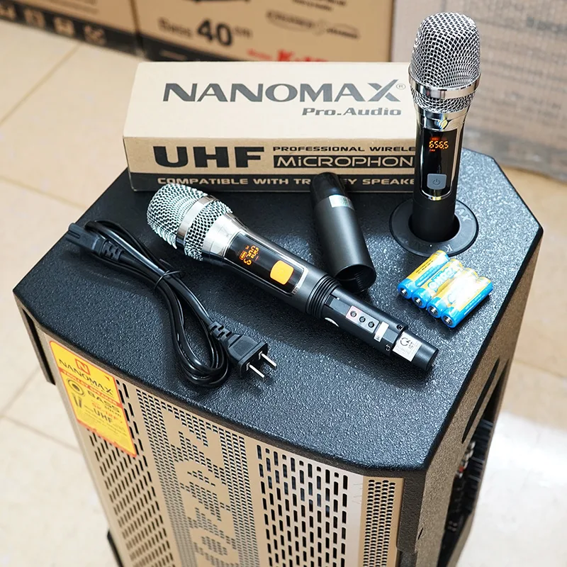 Loa k&eacute;o Nanomax SK-12F7 3 tấc với thiết kế m&agrave;u v&agrave;ng sang trọng v&agrave; đẹp mắt sẽ l&agrave; một lựa chọn tuyệt vời cho việc h&aacute;t karaoke trong nh&agrave;. Với k&iacute;ch thước vừa phải v&agrave; xinh xắn, n&oacute; dễ d&agrave;ng ph&ugrave; hợp với kh&ocirc;ng gian nhỏ v&agrave; tạo điểm nhấn thẩm mỹ cho kh&ocirc;ng gian giải tr&iacute; của bạn.