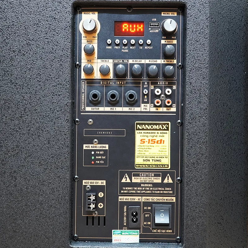 Loa kéo Nanomax S-15D1 là một phiên bản loa kéo 4 tấc 2 đường tiếng khác biệt trong dòng sản phẩm Nanomax. Với giá thành thấp và chất lượng âm thanh tuyệt vời, nó là một lựa chọn hấp dẫn cho nhiều khách hàng. Với kích thước tương đối lớn, cao 72cm, Nanomax S-15D1 mang đến sự mạnh mẽ và vượt trội trong việc tái tạo âm thanh, phù hợp cho việc hát karaoke cả trong nhà và ngoài trời.