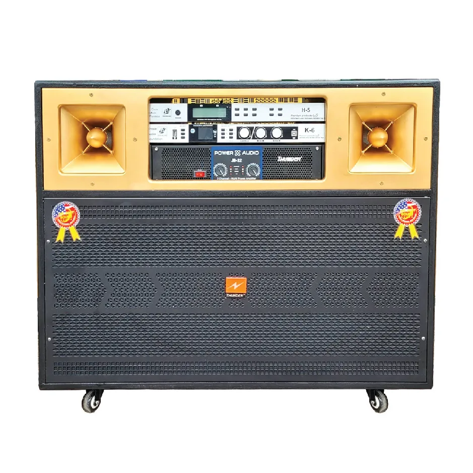 Loa k&eacute;o điện Thunder 4 tấc đ&ocirc;i 1000W JB32 l&agrave; một sản phẩm &acirc;m thanh mạnh mẽ v&agrave; đa năng, được thiết kế để đ&aacute;p ứng nhu cầu giải tr&iacute; &acirc;m nhạc chất lượng cao. Với c&ocirc;ng suất l&ecirc;n đến 1000W, loa k&eacute;o n&agrave;y mang đến &acirc;m thanh mạnh mẽ, sống động v&agrave; phủ s&oacute;ng rộng, ph&ugrave; hợp cho c&aacute;c sự kiện trong v&agrave; ngo&agrave;i trời, hội trường, qu&aacute;n bar, hội thảo, v&agrave; nhiều hoạt động giải tr&iacute;.