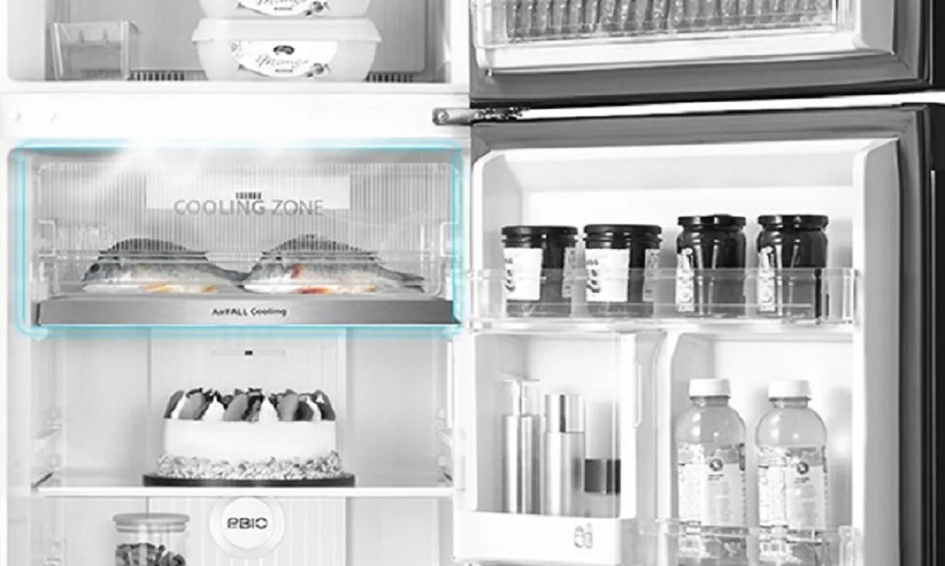 Tủ lạnh Toshiba Inverter 338 lít GR-RT468WE-PMV(58)-MM vượt trội với ngăn bảo quản Origin Fresh, giúp duy trì độ tươi của rau củ trong thời gian dài. Khả năng này đáng kể giúp bảo quản thực phẩm tươi ngon hơn và kéo dài thời gian sử dụng của chúng. Bên cạnh đó, tủ lạnh này còn vận hành êm ái, giúp giảm tiếng ồn và không gây phiền hà trong gia đình.