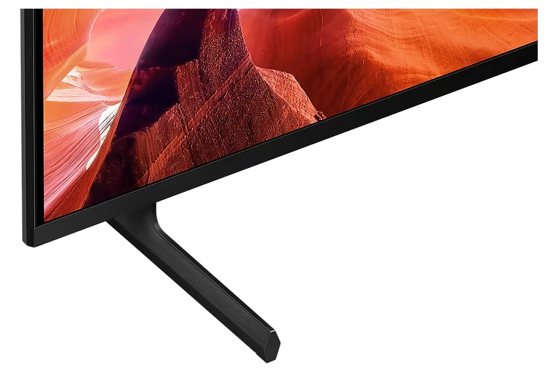 Tivi Sony KD-85X80L sử dụng c&ocirc;ng nghệ Google TV, cho ph&eacute;p bạn tận hưởng giải tr&iacute; v&ocirc; tận tr&ecirc;n m&agrave;n h&igrave;nh lớn 85 inch. Trải nghiệm h&igrave;nh ảnh ch&acirc;n thật được đảm bảo nhờ bộ xử l&yacute; X1 4K HDR, mang đến khung h&igrave;nh sắc n&eacute;t, chi tiết với m&agrave;u sắc rực rỡ th&ocirc;ng qua c&ocirc;ng nghệ Triluminos Pro. &Acirc;m thanh r&otilde; n&eacute;t v&agrave; phong ph&uacute; với c&ocirc;ng nghệ X-Balanced, cho &acirc;m trầm mạnh mẽ v&agrave; trung thực. Điều khiển tivi trở n&ecirc;n tiện lợi hơn với khả năng gọi video v&agrave; điều khiển bằng cử chỉ th&ocirc;ng qua Bravia CAM. Với tất cả những t&iacute;nh năng n&agrave;y, tivi Sony KD-85X80L đem đến trải nghiệm giải tr&iacute; tuyệt vời v&agrave; hấp dẫn cho gia đ&igrave;nh v&agrave; bạn b&egrave;.