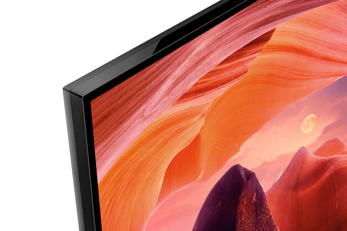 Tivi Sony KD-85X80L sử dụng c&ocirc;ng nghệ Google TV, cho ph&eacute;p bạn tận hưởng giải tr&iacute; v&ocirc; tận tr&ecirc;n m&agrave;n h&igrave;nh lớn 85 inch. Trải nghiệm h&igrave;nh ảnh ch&acirc;n thật được đảm bảo nhờ bộ xử l&yacute; X1 4K HDR, mang đến khung h&igrave;nh sắc n&eacute;t, chi tiết với m&agrave;u sắc rực rỡ th&ocirc;ng qua c&ocirc;ng nghệ Triluminos Pro. &Acirc;m thanh r&otilde; n&eacute;t v&agrave; phong ph&uacute; với c&ocirc;ng nghệ X-Balanced, cho &acirc;m trầm mạnh mẽ v&agrave; trung thực. Điều khiển tivi trở n&ecirc;n tiện lợi hơn với khả năng gọi video v&agrave; điều khiển bằng cử chỉ th&ocirc;ng qua Bravia CAM. Với tất cả những t&iacute;nh năng n&agrave;y, tivi Sony KD-85X80L đem đến trải nghiệm giải tr&iacute; tuyệt vời v&agrave; hấp dẫn cho gia đ&igrave;nh v&agrave; bạn b&egrave;.